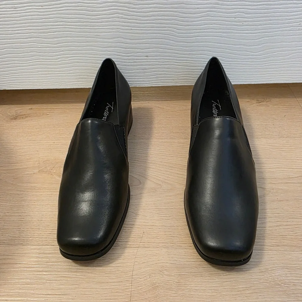 Trotters Black Leather Square Toe Slip On Loafer Block Heel Size 10.5M Shoes - Picture 3 of 8